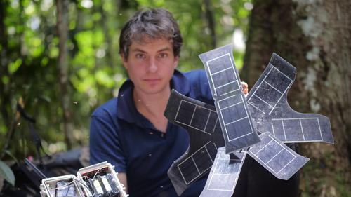 Pemasangan instalasi guardian di Sumbar. (Liputan6.com/ Dok KKI Warsi)