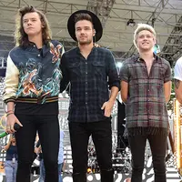 No Zayn Malik, no problem. One Direction sukses rajai Australia lewat single barunya Drag Me Down.