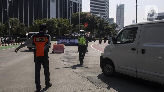 FOTO: Hari Pertama Pemberlakuan Ganjil Genap di Jakarta