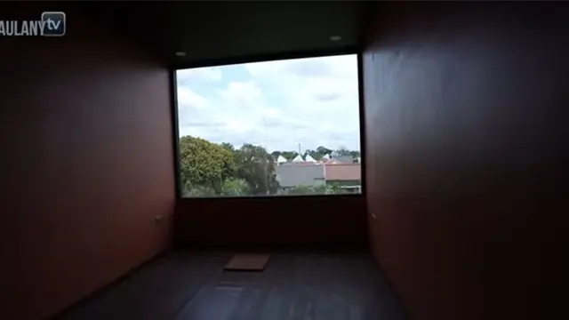 Potret rumah baru Onadio Leonardo yang mewah bertema Gothic (Sumber: YouTube/Taulany TV)