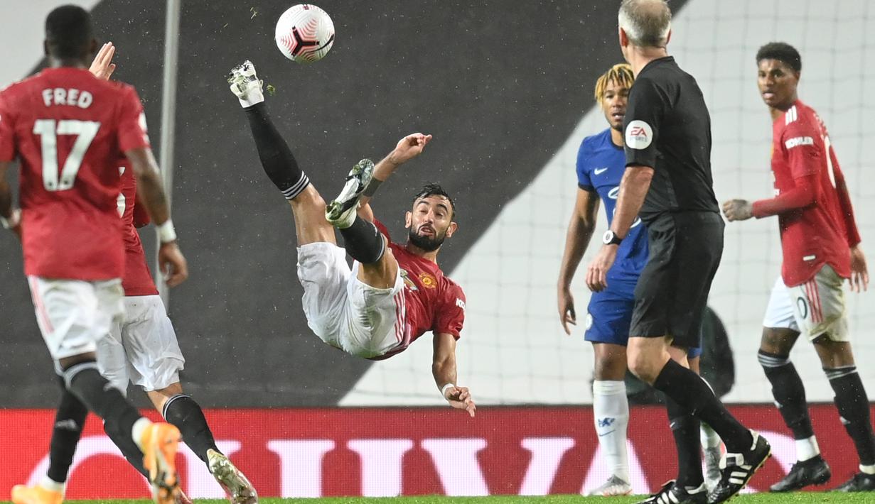 Tapi dibalik emosi dan tempramental, pemain berusia 26 tahun ini berhasil menciptakan 12 gol dan sembilan assist di Premier League. Performa apik yang ditunjukkan Fernandes itu juga membuat MU berada di urutan kedua saat ini. (Foto: AFP/Pool/Michael Regan)