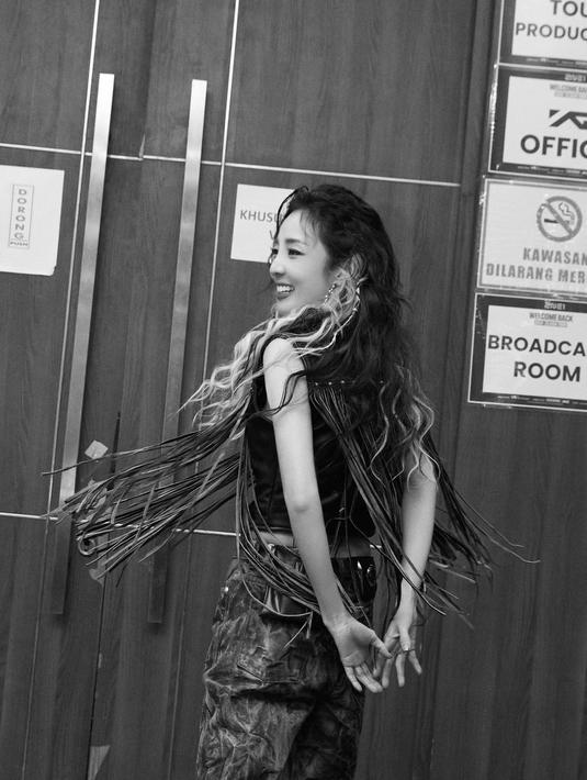 <p>"Aku ingin segera kembali bertemu dengan kalian. Terima kasih banyak dan aku sangat mencintai kalian~ Jakarta mantap!!!" tutup Dara 2NE1. (Foto: X/ krungy21)</p>