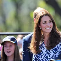 Tak hanya cantik, Kate Middleton juga ramah dan murah senyum. (Bintang/EPA)