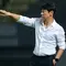 Pelatih timnas Indonesia, Shin Tae-yong,&nbsp;memberikan instruksi dari pinggir lapangan dalam pertandingan uji coba FIFA Matchday&nbsp; melawan timnas Burundi yang berlangsung di stadion Patriot Candrabhaga, Bekasi, Sabtu (25/3/2023). (Bola.com/Bagaskara Lazuardi)