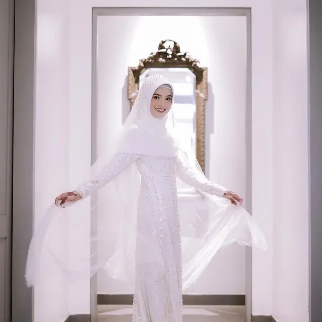 6 Potret Jihan Salsabila, Istri Ustaz Syam Elmarusy yang Memesona