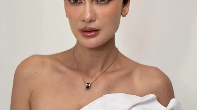 Luna Maya potong rambut pendek. (credit:instagram.com/hairbyranggayusuf)