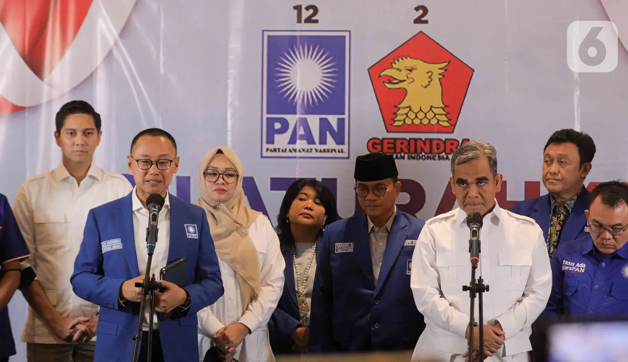 Sekjen Partai Gerindra Ahmad Muzani (kiri) bersama Wakil Ketua Umum PAN Yandri Susanto memberikan keterangan pers usai melakukan pertemuan di kantor DPP PAN, Jakarta, Senin (5/6/2023). (Liputan6.com/Herman Zakharia)