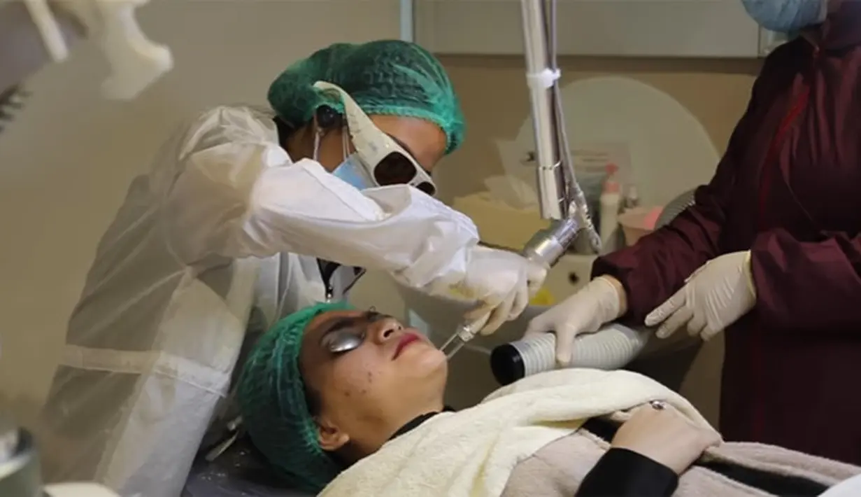 Nathalie Holscher (Youtube/ Sunah Official)