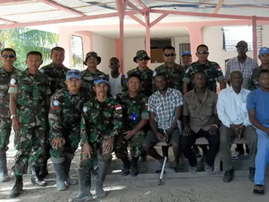 Citizen6, Haiti: Pekerjaan konstruksi yang dipimpin oleh Danton Pleton Zeni Konstruksi, Lettu Czi Ali Isnaini mengerahkan 18 orang pasukannya. (Pengirim: Badarudin Bakri)