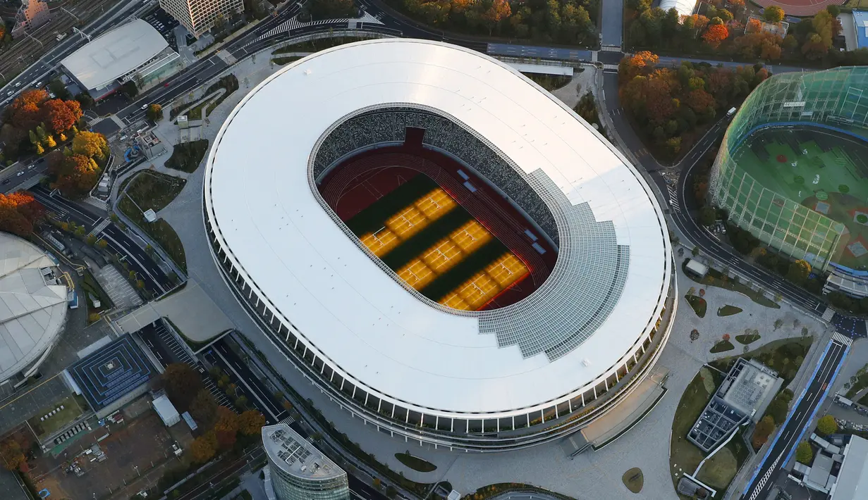 Stadion Nasional Tokyo yang baru untuk Olimpiade dan Paralimpiade Tokyo 2020 terlihat setelah selesai direnovasi di Tokyo (30/11/2019). Stadion bernilai 1,4 miliar dolar AS itu akan dibuka untuk pertama kalinya pada Desember 2019. (Naoya Osato/Kyodo News via AP)