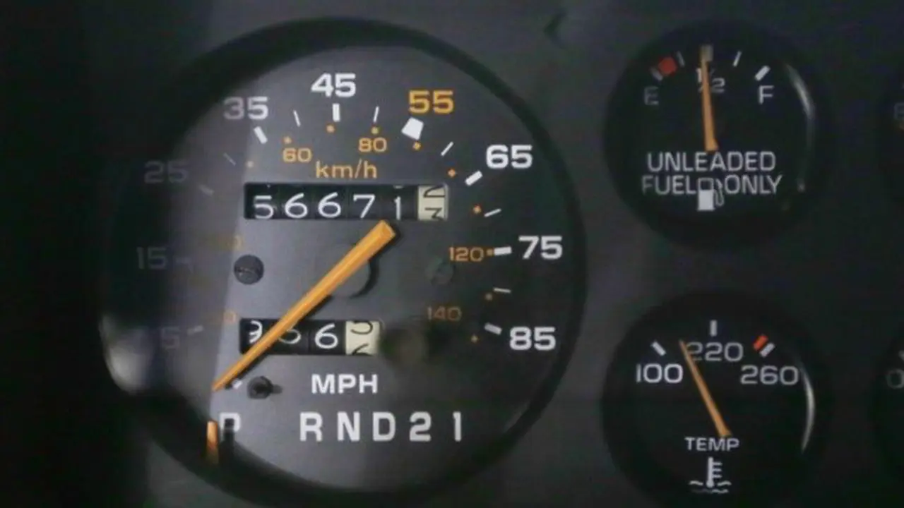 Speedometer Mobil Era 1980-an Cuma Sampai 85 MPH, Ini Alasannya