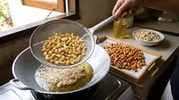 Cara Goreng Kacang Mede Tahan Lama dan Anti Pahit, Renyah Berbulan-bulan