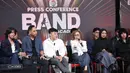 Gebrakan ini bukan tanpa alasan. Pihak Indosiar melihat adanya kekosongan dan mandeknya regenerasi di industri musik band Tanah Air. Tampak dalam foto, Direktur Emtek Media, Harsiwi Achmad (keempat kiri) bersama para juri Band Academy saat memberi keterangan di SCTV Tower, Jakarta, Kamis (2/4/2026). (Kapanlagi.com/Budy Santoso)