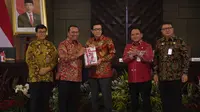 Penyerahan Laporan Hasil Pemeriksaan (LHP) BPK RI atas Laporan Keuangan Kemenkumham tahun 2023 di Graha Pengayoman Jakarta, Jumat (26/07/2024). (Foto: Istimewa)