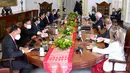 Suasana pertemuan bilateral antara Joko Widodo (Jokowi) dan Presiden Federasi Jerman Frank-Walter Steinmeier saat kunjungan kenegaraan di beranda Istana Bogor, Jawa Barat, Kamis (16/6/2022). Kunjungan kenegaraan Presiden Republik Federal Jerman tersebut berlangsung dalam rangka peringatan 70 tahun hubungan diplomatik Indonesia Jerman . (Foto: Lalily Rachev - Biro Pers Setpres)