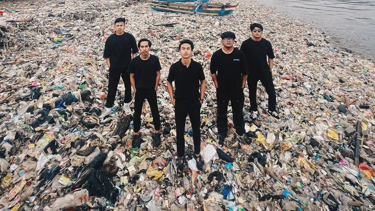 8 Momen Pandawara Group Bersihkan Pantai Terkotor ke-2 di Indonesia, Ada di Lampung