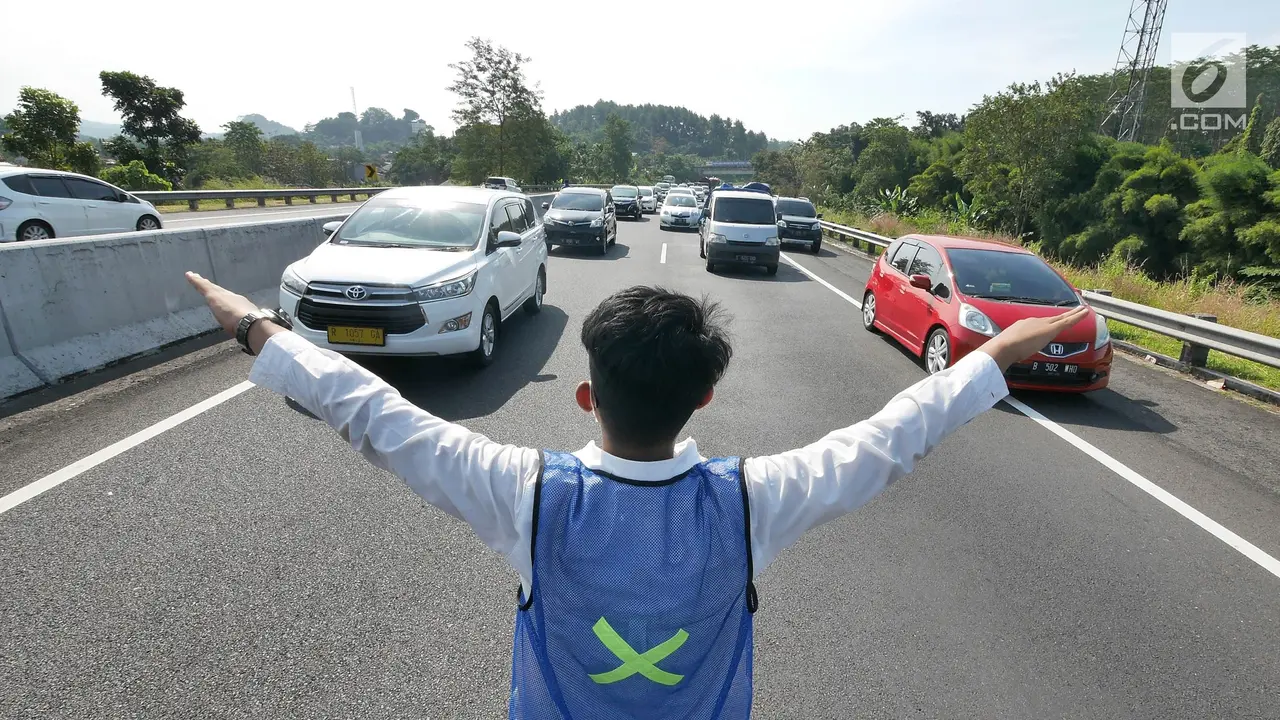 Arus mudik di Tol Bawen