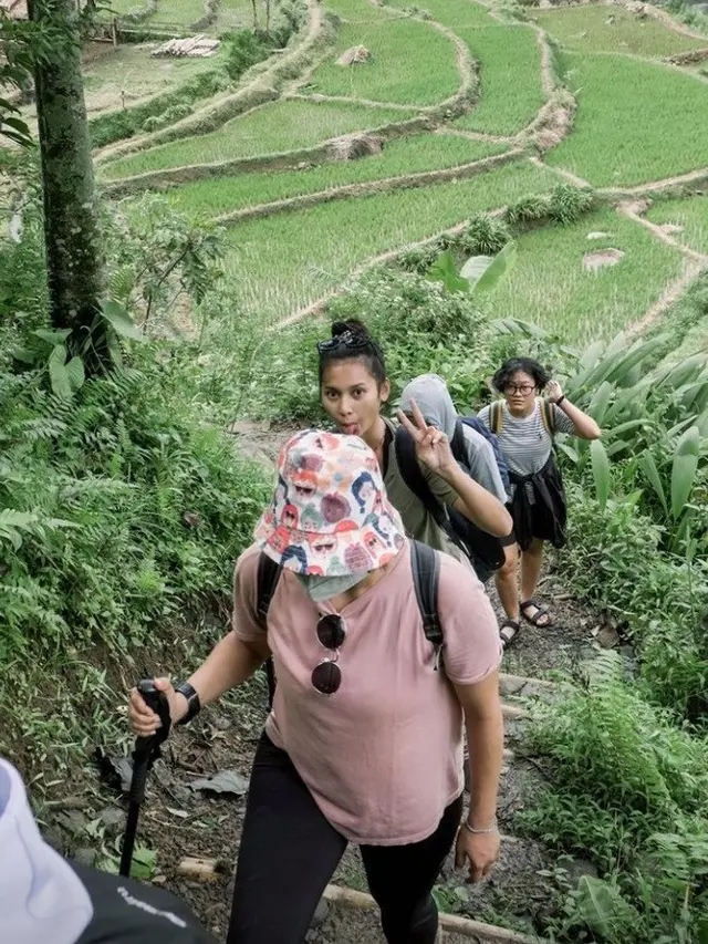 Indah Permatasari Saat Trekking (Foto: Instagram/@indahpermatas)