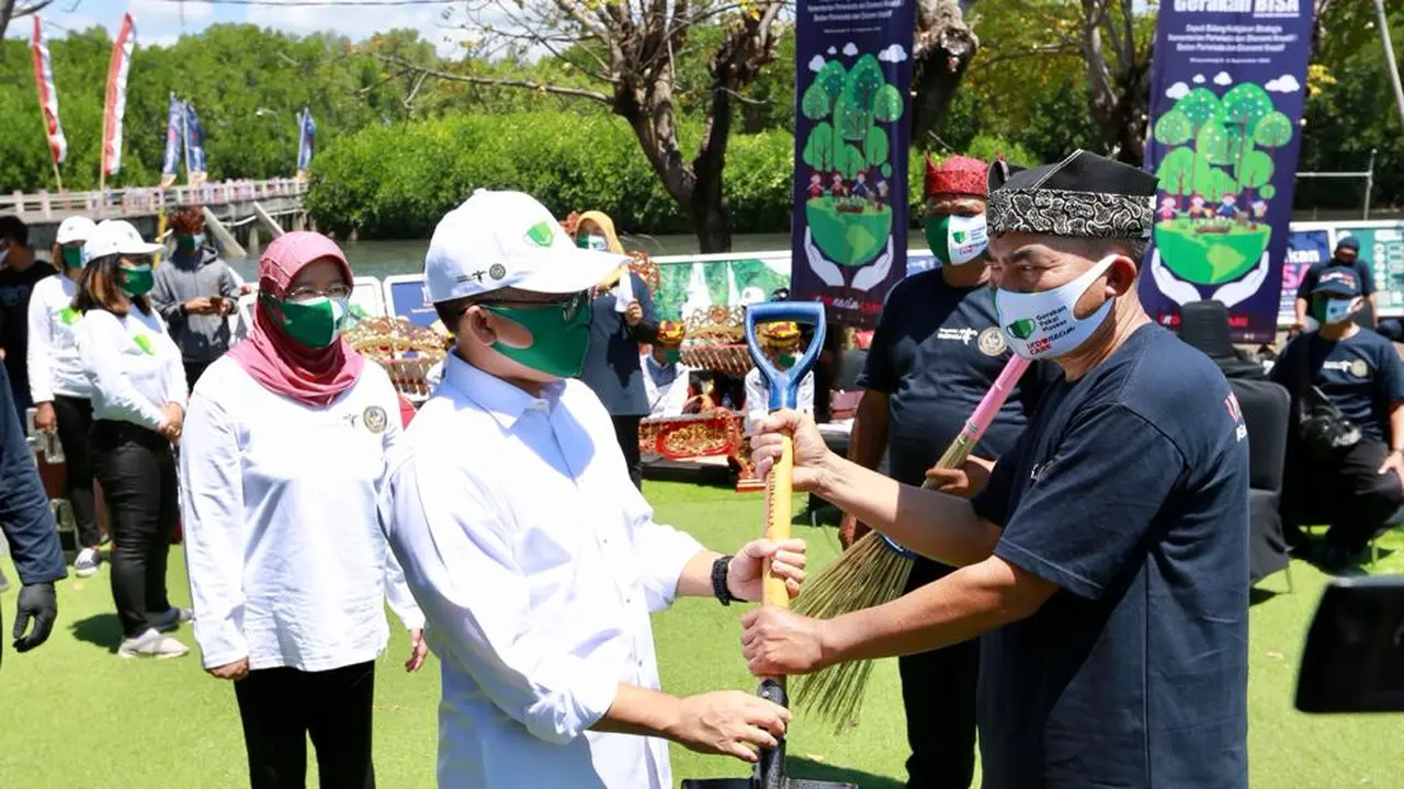 Galakkan Pemakaian Masker di Pantai Banyuwangi, Kemenparekraf Gelar Gerakan BISA