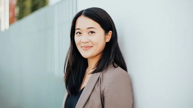 cantik santai mandiri kalem berwibawa