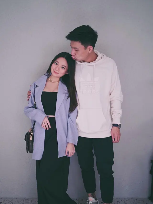 Tetap Tampil Gaya, Ini 6 Potret Baby Bump Stella Cornelia yang Menawan