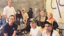 "Saya bilang kalau memang benar-benar serius sama anak saya, ya dekati. Kenalkan dengan orangtua. Ya alhamdulillah, kami kedua belah pihak orangtua sudah ketemu. Bismillah menuju halal. InsyaAllah ibu mendukung nanti," ujar Umi Pipik. [Instagram/adiba.knza/_ummi_pipik_]