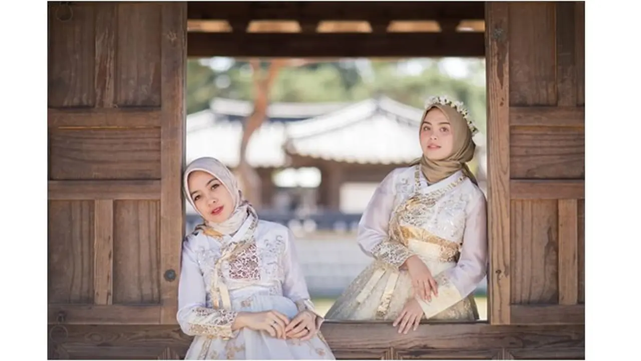 Bareng Sahabat, Intip 6 Potret Seru Liburan Dian Ayu dan Vebby Palwinta di Korea Selatan