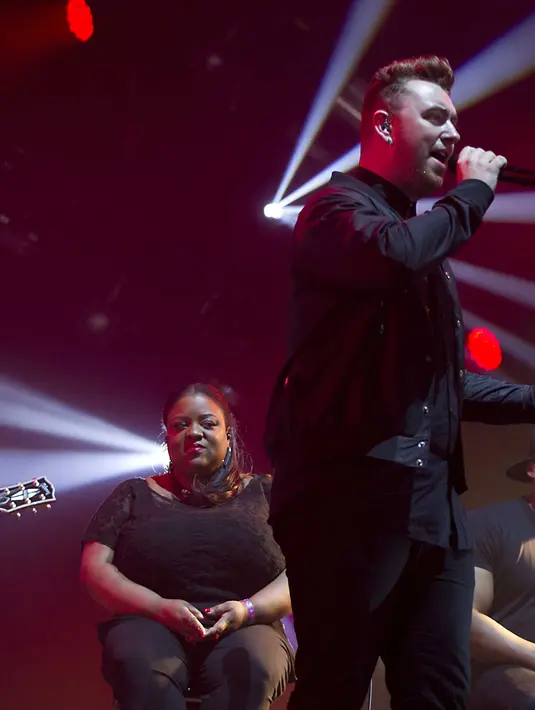 Dalam pembuatan patung lilinnya, pelantun ‘I’m Not The only One’ ini diharuskan duduk hingga berjam-jam agar patung tampak sempurna. (Bintang/EPA)