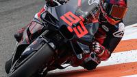 Aksi Marc Marquez saat tes MotoGP Valencia dengan Gresini Ducati (X/Crash MotoGP)