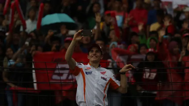 Rela Menyeberang Pulau demi Bertemu Marc Marquez 