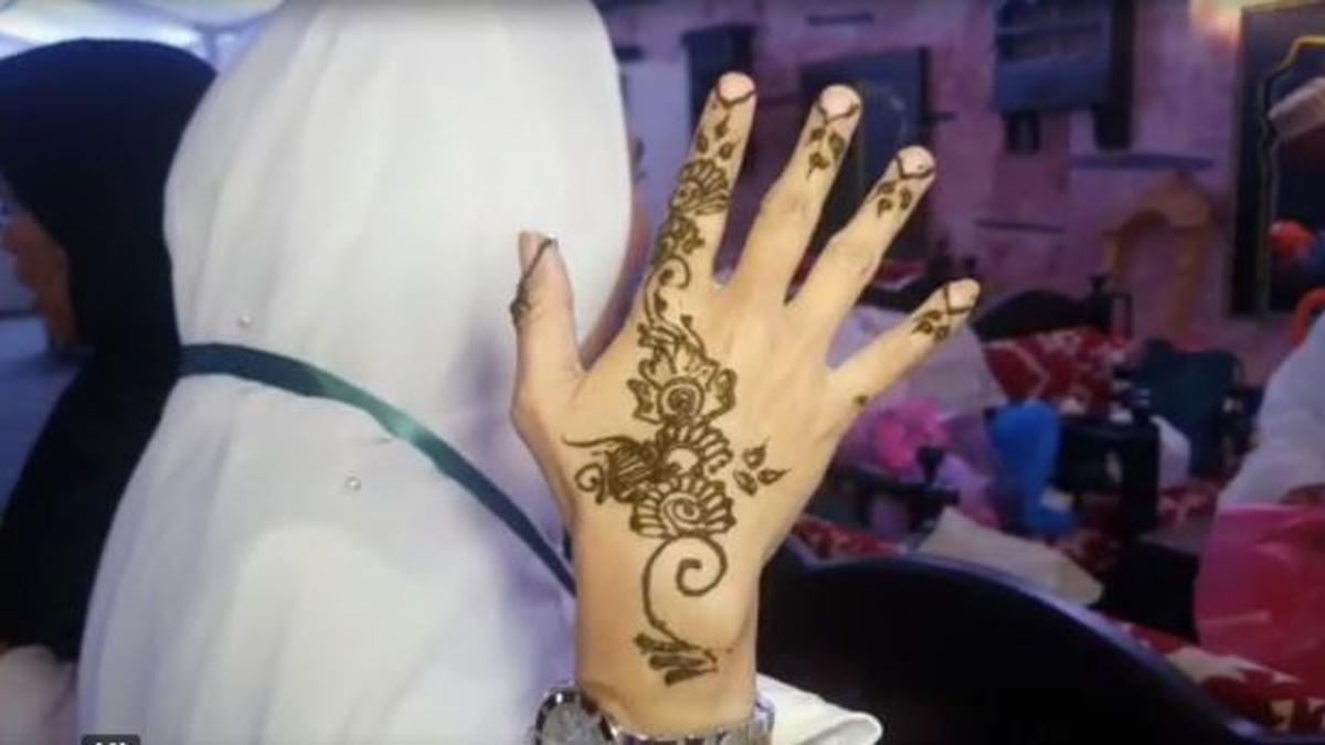 5 Inspirasi Model Henna Tangan yang Simpel tapi Cantik untuk April 2025