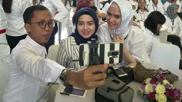 Tiga millennial BUMN, kiri ke kanan: Danang (PT KAI), Friska (PT Bank Mandiri), dan Sellvy (PT Krakatau Steel)