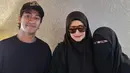 Setelah tak berkarier di dunia hiburan, Inneke Koesherawati kini sudah mengubah penampilan dengan mengenakan hijab syari. Bintang sinetron ‘Andai Ku Tahu’ itu juga bersahabat dengan Umi Pipik. Dalam pertemuan keduanya, Umi Pipik mengungkapkan jika Inneke tampil awet muda dan tanpa kerutan dari awal kenal di tahun 1998 sampai sekarang. (Liputan6.com/IG/@_ummi_pipik_)
