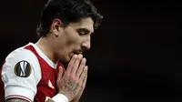 Hector Bellerin yang merupakan produk akademi Arsenal akhirnya musin ini dipinjamkan ke Real Betis selama satu musim tanpa opsi pembelian. Real Betis memang sudah lama kagum dengan bek yang bersinar dibawah asuhan Arsene Wenger tersebut. (Foto: AFP/Adrian Dennis)