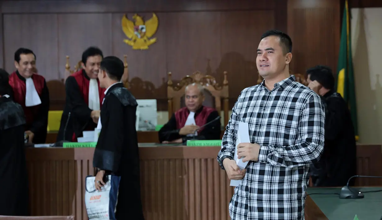 Penyanyi dangdut Saipul Jamil kembali menghadiri sidang. Pada sidang yang berlangsung Rabu (19/7/2017) itu, terkait kasus penyuapan terhadap panitera Pengadilan Negeri Jakarta Utara. Sidang beragenda tuntutan pun dibacakan. (Deki Prayoga/Bintang.com)