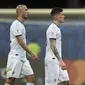 Para pemain Argentina tampak kecewa usai dikalahkan Kolombia pada laga Copa America 2019 di Stadion Fonte Nova, Salvador, (Sabtu (15/6). Argentina kalah 0-2 dari Kolombia. (AFP/Juan Mabromata)