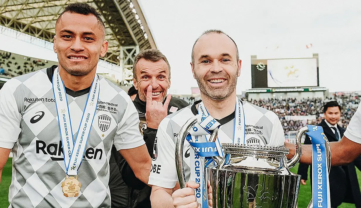Trofi kedua yang dipersembahkan Andres Iniesta untuk Vissel Kobe adalah trofi juara Piala Super Jepang 2020 setelah mengalahkan Yokohama Marinos melalui adu penalti 3-2 (3-3) dalam laga yang digelar di Saitama Stadium 2002 (8/2/2020). (Dok. J1 League)