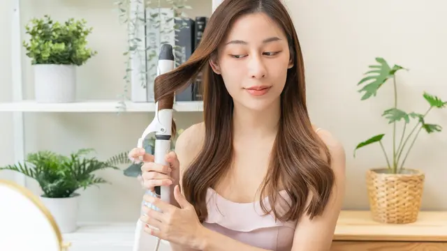 15 Cara Melembapkan Rambut Kering dan Rusak yang Mudah Dilakukan, Nggak Lagi Megar