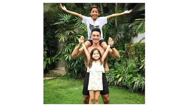 7 Potret Rumah Nana Mirdad dan Andrew White, Berkonsep Villa