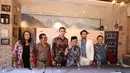 Rumah Produksi MD menggelar syukuran dan konferensi pers kemenangan film Rudy Habibie (Baik dalam kategori aktor dan piñata musik terbaik) di Festival Film Asia Pasifik ke-57, Jakarta, Selasa (8/8/2017). (Adrian Putra/Bintang.com)