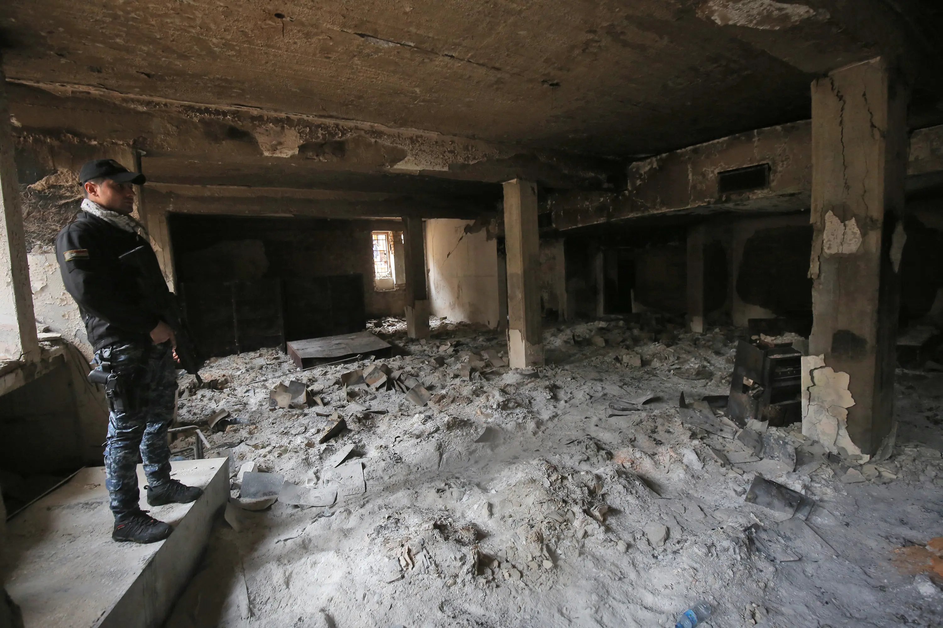 Pemandangan yang memprihatinkan dari Museum Mosul, Suriah, Senin (13/3). Diduga militan ISIS menghancurkan Museum Mosul saat mereka berkuasa di Mosul, Suriah, Senin (13/3). (AFP PHOTO/AHMAD AL-RUBAYE)