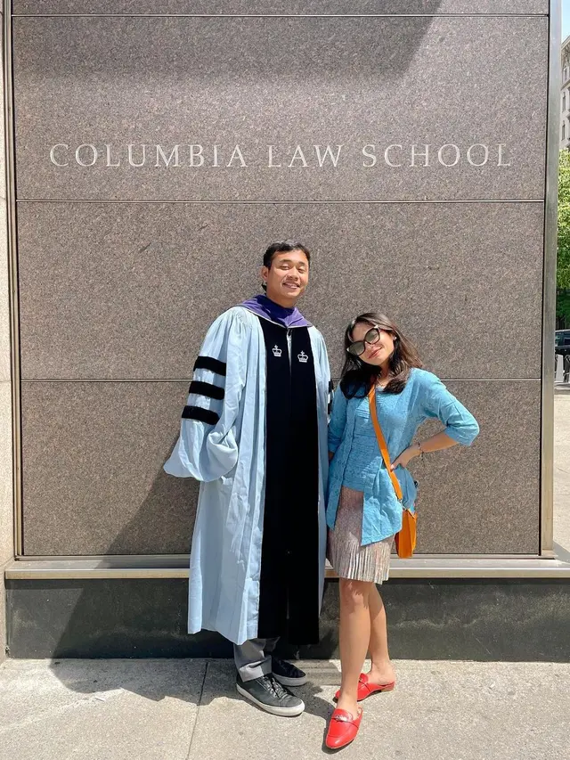 7 Potret Kebersamaan Amel Carla Bersama Kakak yang Baru Saja Wisuda di Amerika