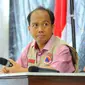 Kepala Pusat Data dan Informasi BNPB Sutopo Purwo Nugroho dalam jumpa pers di kantornya, Jakarta, Minggu (17/3). Sutopo memprediksi, jumlah korban akibat banjir Sentani di Jayapura akan terus bertambah dengan berjalannya hari. (Liputan6.com/Angga Yuniar)