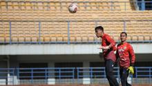 Kiper Persib Bandung, Teja Paku Alam. (Bola.com/Erwin Snaz)