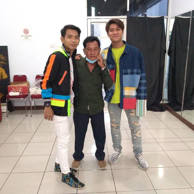 6 Potret Kebersamaan Rizky Billar dengan Ayahnya yang Punya Hidung Mancung