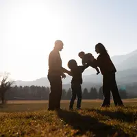 Anak yang terbiasa dikenalkan pada kekuatan dirinya sejak dini cenderung memiliki konsep diri yang lebih positif, lebih mampu mengelola emosi, serta menjalin hubungan sosial yang lebih baik.(foto/dok: freepik)
