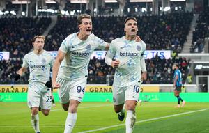 Pertandingan Liga Italia ini berjalan ketat sejak awal dan tidak menghasilkan gol di babak pertama. Lautaro Martinez menjadi pembeda lewat tembakan kaki kiri yang memastikan kemenangan Inter atas Atalanta. (Spada/LaPresse via AP)