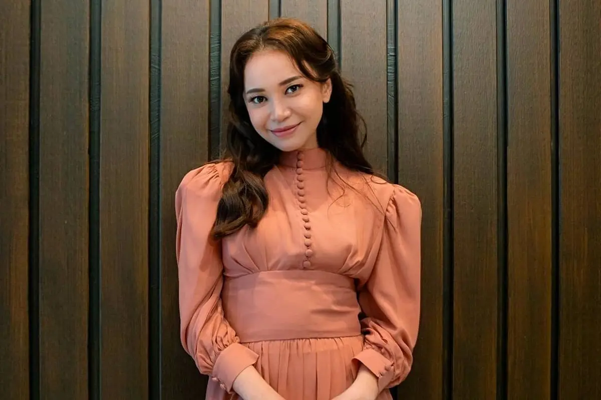 6 OOTD Rossa dengan Sejumlah Tas Mahal, Berapa Harganya?