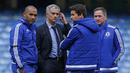 Pada periode keduanya di Chelsea, Jose Mourinho bertahan selama dua setengah musim, mulai awal musim 2013/2014 hingga pertengahan musim 2015/2016. Ia dipecat pada 17 Desember 2015 dengan mendapat pesangon sebesar 12,5 juta pound atau sekitar Rp.254 miliar. (AFP/Ian Kington)