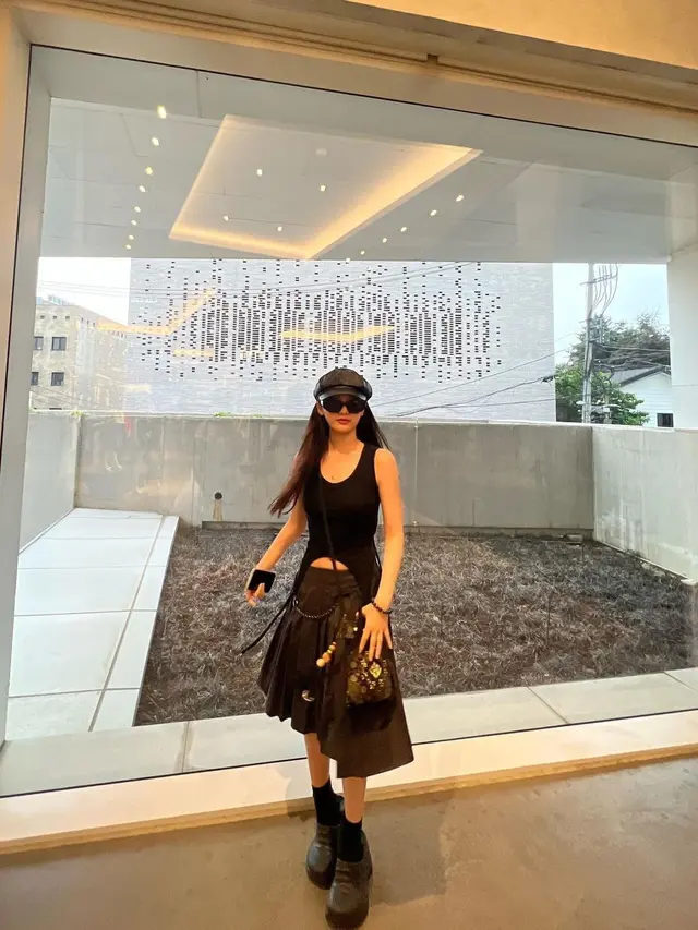 6 Inspirasi Cute Swag Outfit ala Ningning aespa